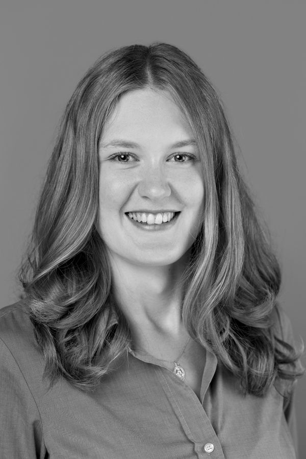 Zu sehen ist ein Poritraitfoto von Magdalena Maier