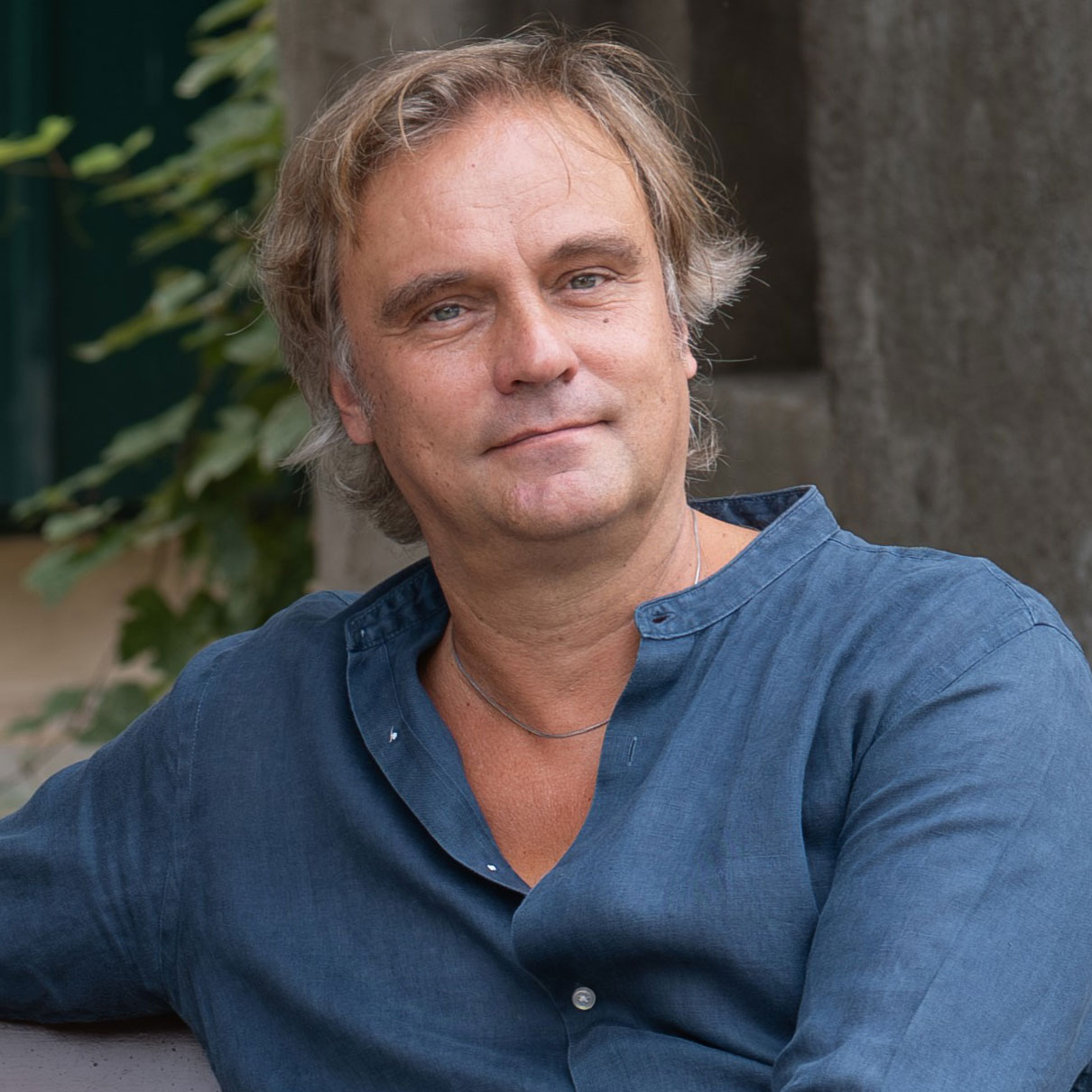 Zu sehen ist ein Foto des Autors Stefan Maiwald.